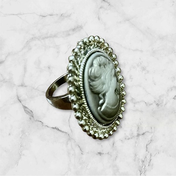 Anel de Resina Bege com Base Dourada