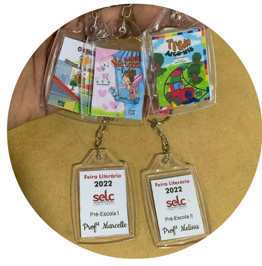 CHAVEIRO  DE  ACRÍLICO