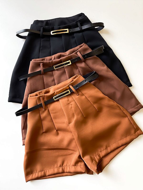 Shorts em Alfaiataria Modelo Zara com Cinto de Couro Cassia Ref. 1725