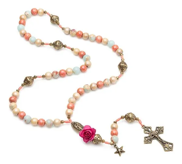 Terço Nossa Senhora Guadalupe Resina Colorida Com Flor Cor Rosa