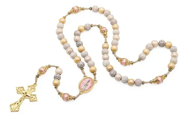Terço De Nossa Senhora De Fátima Madeira Detalhes Rosa 8mm