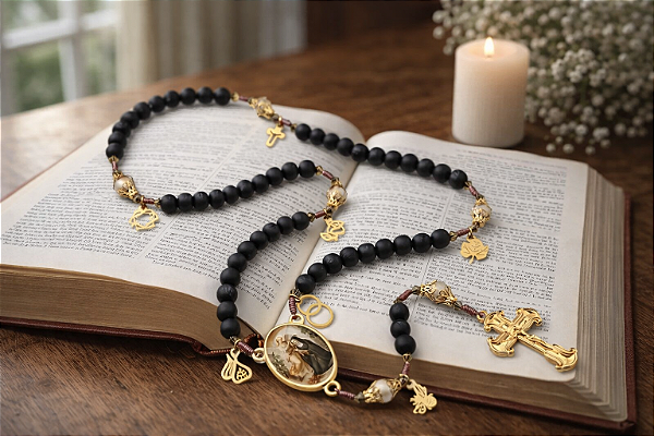 Terço Historia De Santa Rita Mad 8mm Preto Fosco C/ Folheto