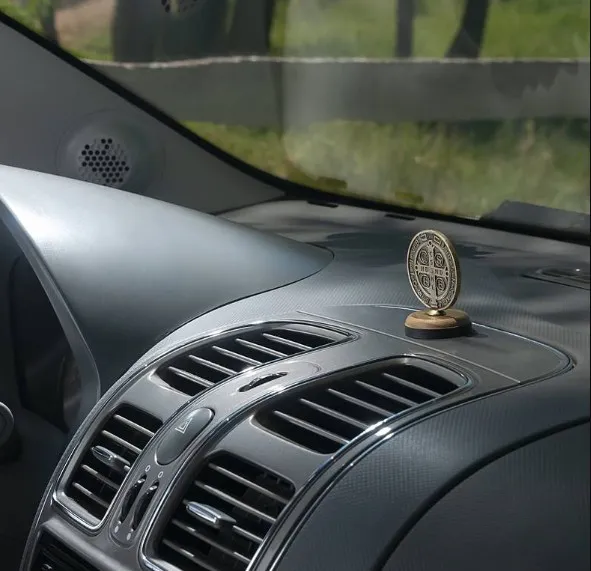 Adorno De Medalha De São Bento Para Painel De Carro 4cm