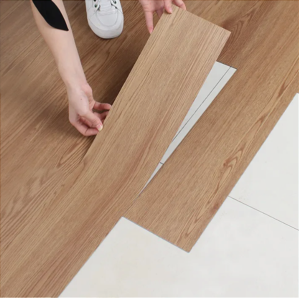 Piso Vinílico Autocolante Réguas Caixa 5m² Madeira Carvalho Natural e Carvalho Nórdico