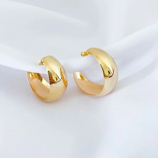 BRINCO ARGOLA  CHAPA MEIA LUA GRANDE EM OURO 18K