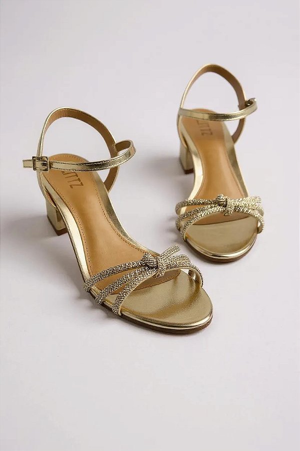 Sandalia Littz Metalizada Salto Geometrico Tira Com Strass Ouro Light