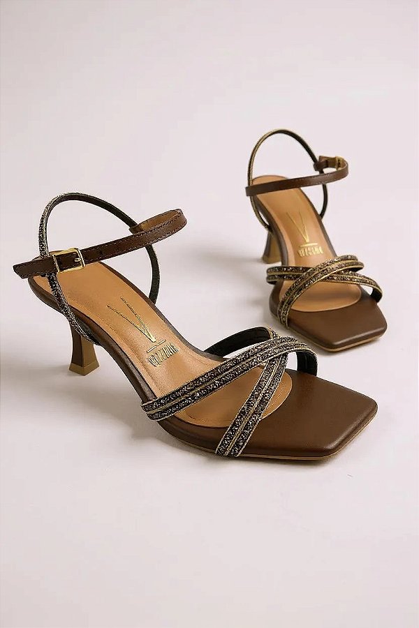 Sandália Vizzano Feminina Salto Médio Fino Preta Com Tiras Prateadas Cacau Salto: 7 cm