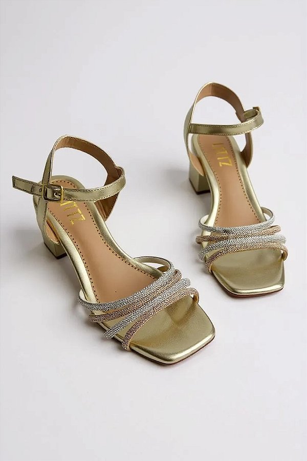 Sandália Moleca Saltinho Com Detalhes Brilhantes E Conforto Garantido  Ouro