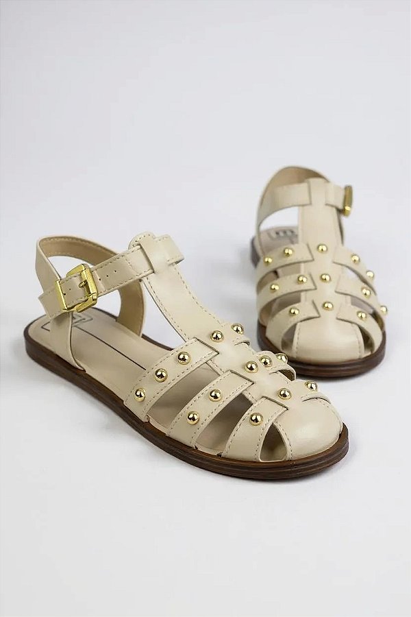 Sandália Moleca Com Tachas Douradas Confortável E Estilosa Para O Dia A Dia Branco Off