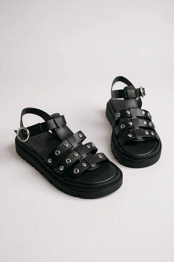 Sandália Rasteira Moleca Com Tachas E Solado Tratorado Confortável Preto