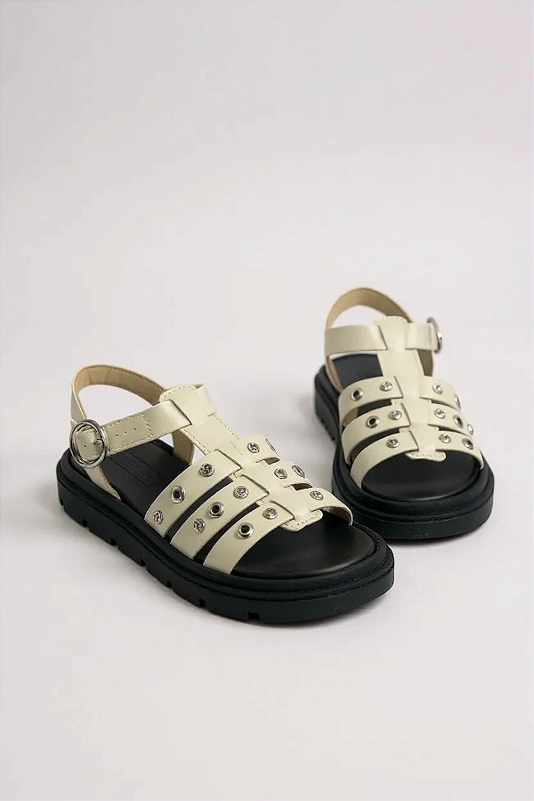 Sandália Rasteira Moleca Com Tachas E Solado Tratorado Confortável Branco Off