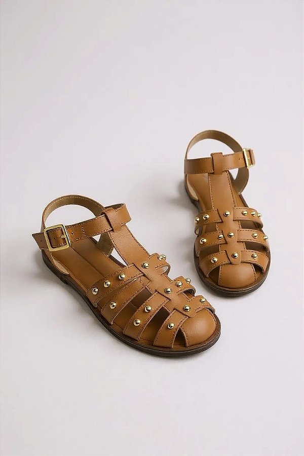 Sandália Moleca Com Tachas Douradas Confortável E Estilosa Para O Dia A Dia Camel