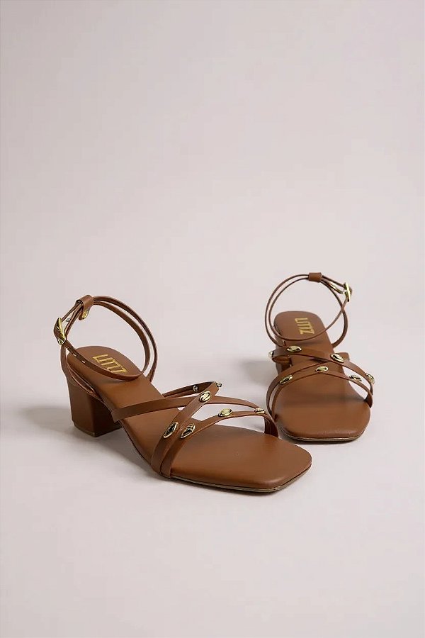 Sandália Com Salto Médio Littz Com Detalhes Metálicos E Tiras Finas  Caramelo