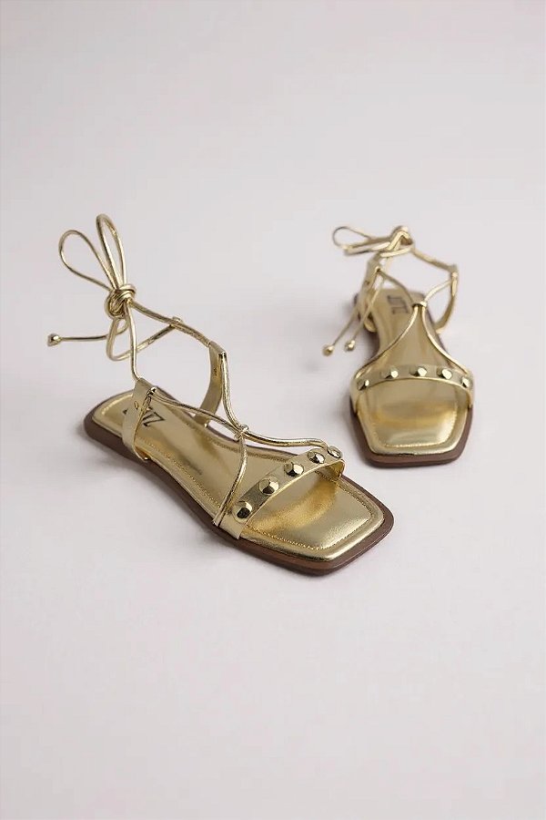 Sandália Rasteira Littz Com Amarração E Tachas  Conforto E Estilo  Ouro