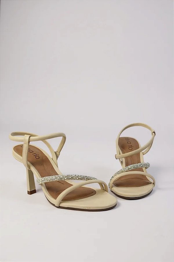 Sandália Feminina Beira Rio De Tiras Finas E Com Strass Em Salto Fino Creme