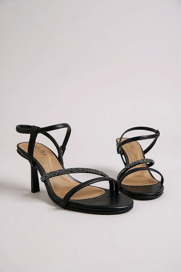 Sandália Feminina Beira Rio De Tiras Finas E Com Strass Em Salto Fino Preto/Grafite