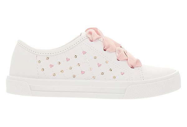 Tênis Infantil Com Cadarço De Fita Rosa E Detalhes De Coração Branco