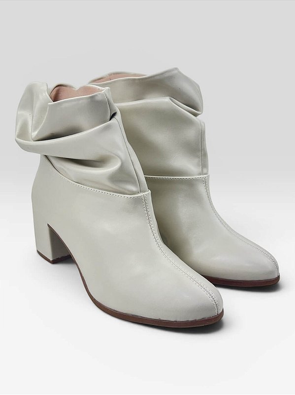 Bota Cano Curto Salto Bloco Confortável  Branco Off