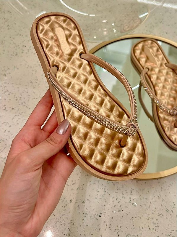 Chinelo Feminino Anatômico Com Tiras Em Strass Dourado #1