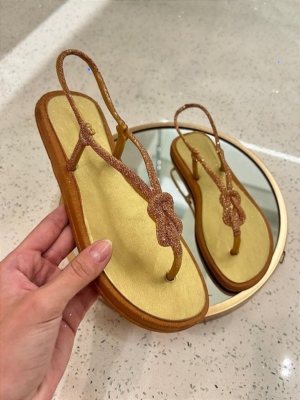 Sandália Rasteira Feminina Com Amarração E Aplicação De Strass Ouro #1