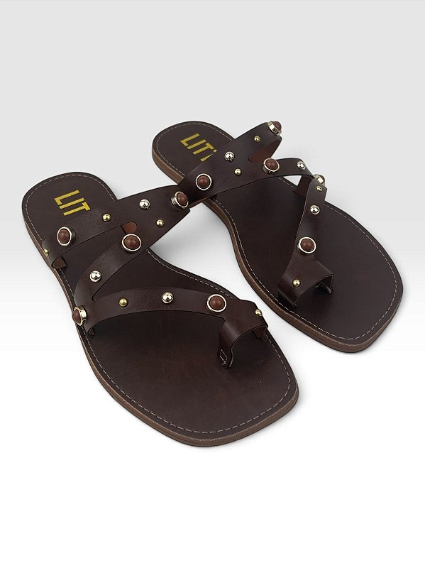 Sandália Feminina Rasteira Com Tiras E Detalhes Metálicos Browny/Caramelo/Ouro