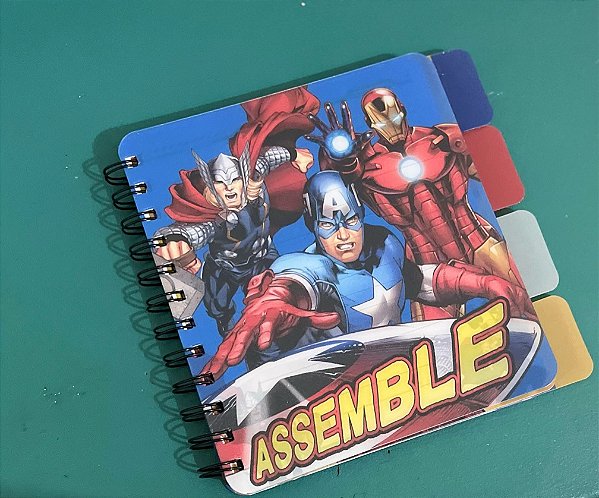 Caderno Heróis com divisória