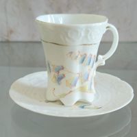 xícara de café c pires em porcelana (antiguidade / raridade / relíquia / antiquário)