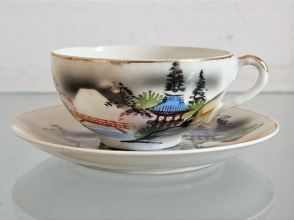 Xícara de café com pires em porcelana japonesa (antiguidade / raridade / relíquia / antiquário)