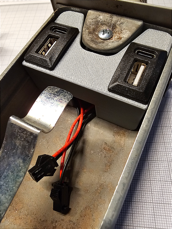 Carregador USB cinzeiro para Fusca e Kombi