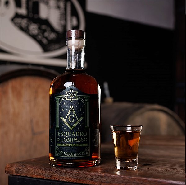 Cachaça Esquadro & Compasso 750ml