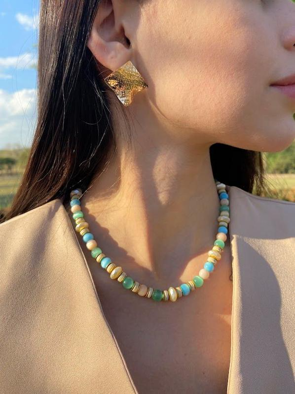 Colar Curto com Pedra Naturais