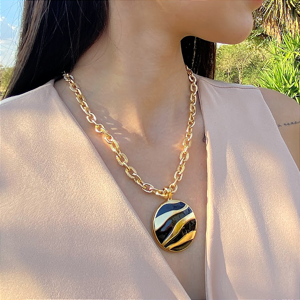 Colar Midi com Pingente Black em Resina