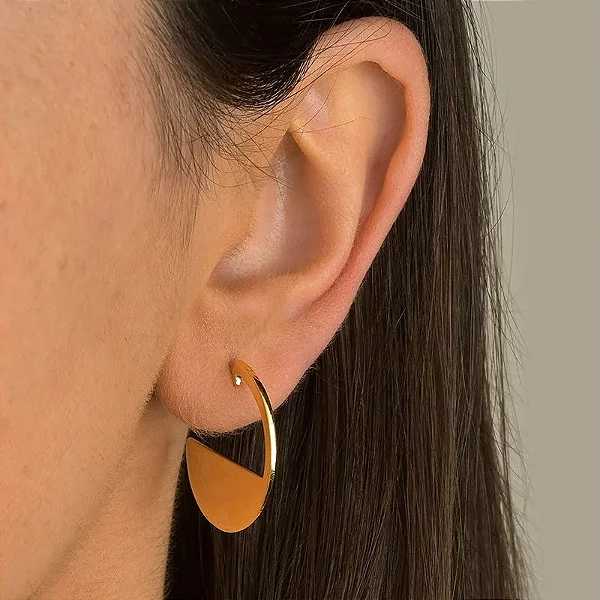Brinco Ear Hook Redondo Folheado a Ouro 18k