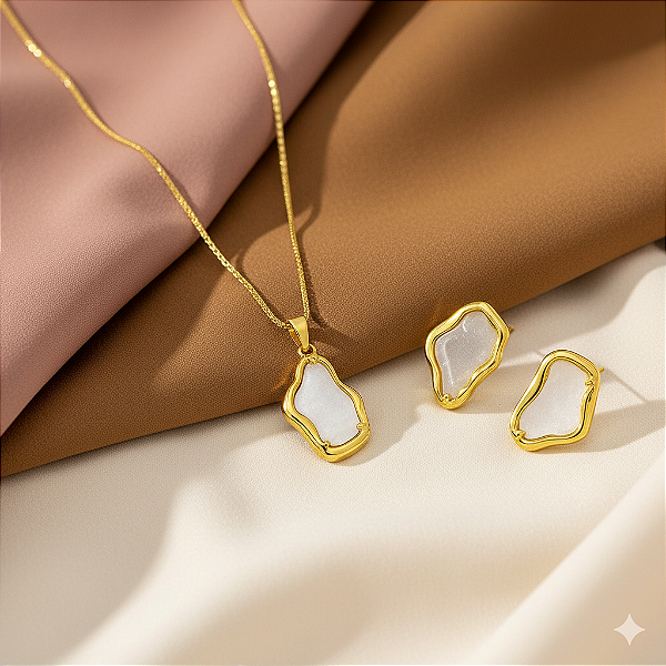 Conjunto Contorno Lunar Banhado a Ouro 18K com Madrepérola