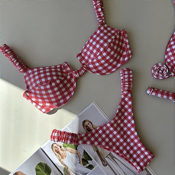 Top aro fru-fru alça 093 + calcinha frufru largo xadrez vermelho