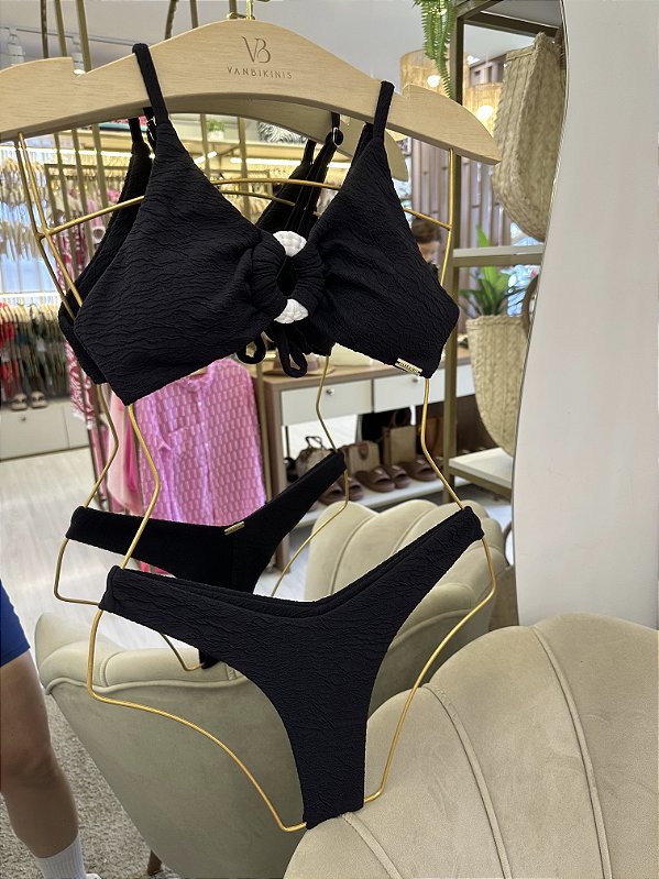 Top 009 Carmel preto argola crochê off + calcinha asa delta