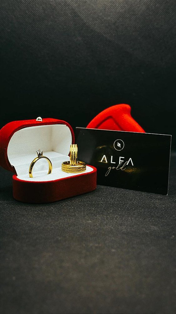 Par de Alianças Douradas Diamantadas com Dois Frisos  (6mm)