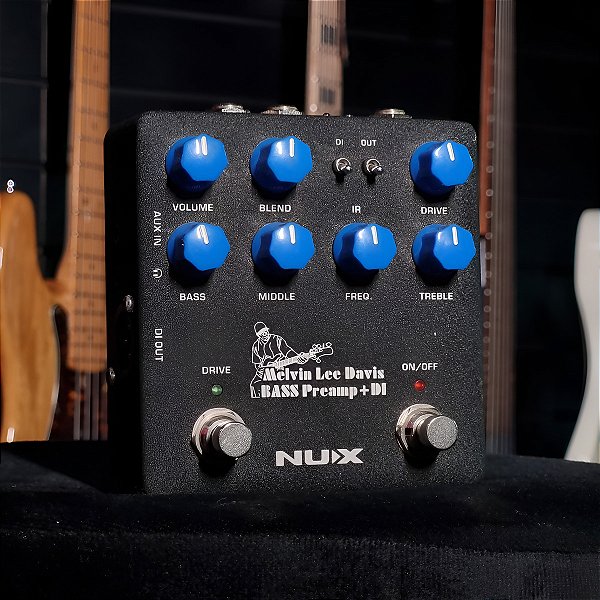 Pedal Para Baixo Nux Melvin Lee Davis Bass Preamp + Di Preto