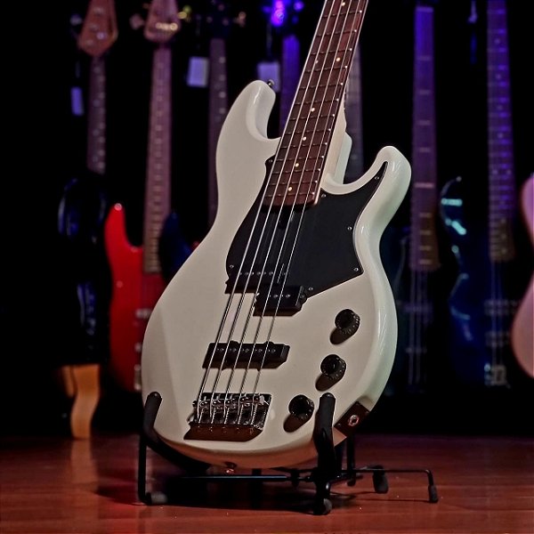 Baixo 5 Cordas Yamaha Bb235 Vintage White