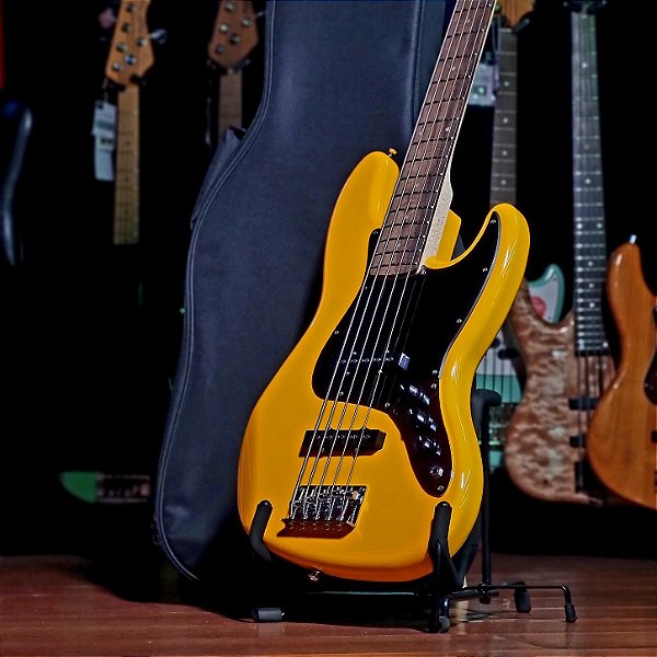 Baixo Markbass + Pedal Para Baixo Tech 21 SansAmp Bass Driver Programmable