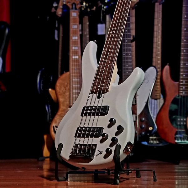 Baixo 5 Cordas Ativo Yamaha Trbx505 Translucent White