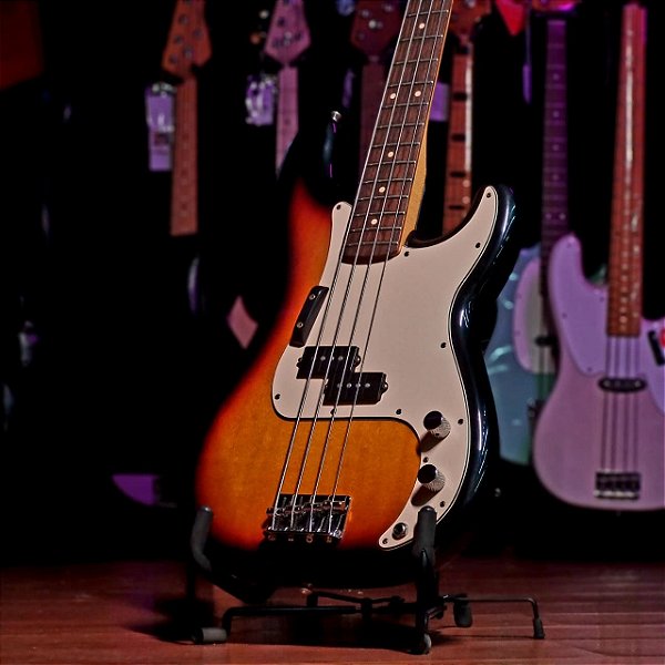 Baixo 4 Cordas Fender Standard Precision Bass 3-Color Sunburst