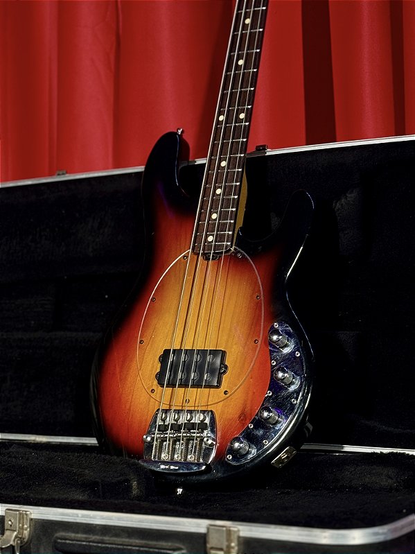 Baixo 4 Cordas Music Man Stingray 3EQ Vintage Sunburst 1992 4,48 kg