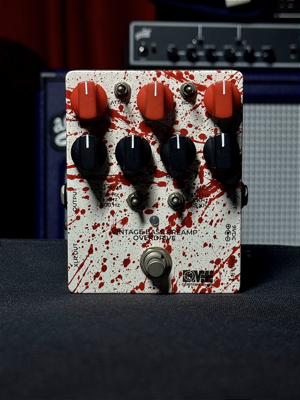 Pedal de Efeito para Baixo DMT Vintage Bass Preamp Overdrive