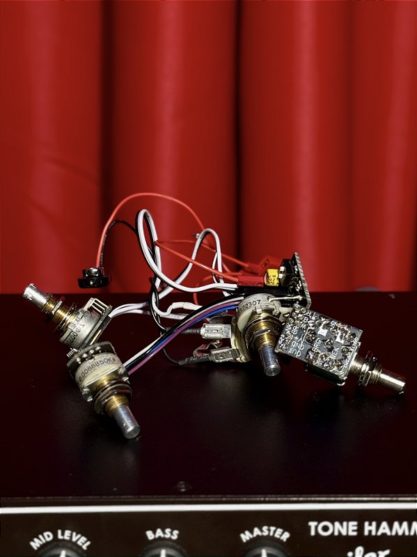 Circuito Preamp Ativo Para Baixo EMG BT B375rD