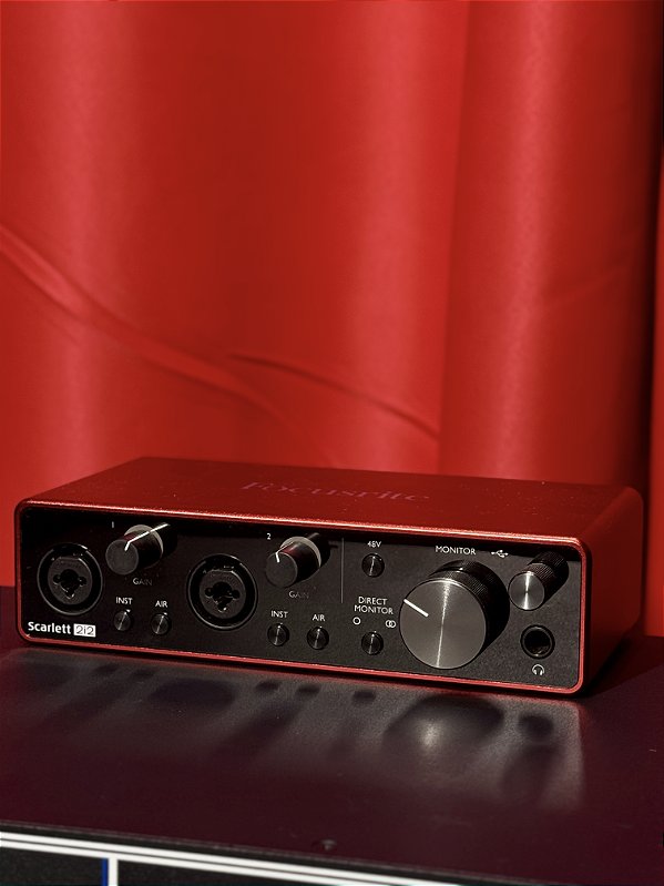 Interface de Áudio USB Focusrite Scarlett 2i2 (3ª Geração)