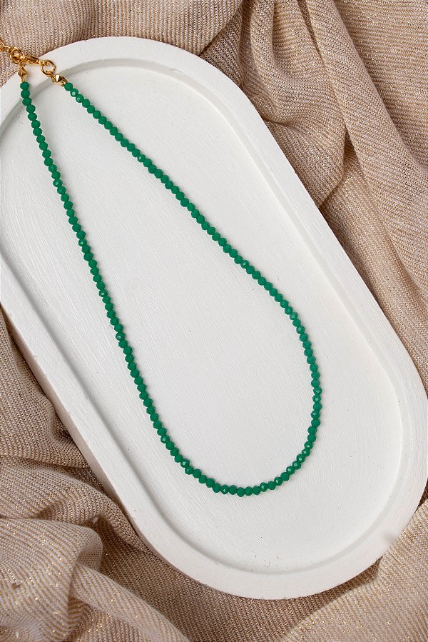 COLAR CURTO DE CRISTAIS VERDE ESMERALDA