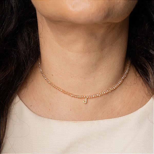 COLAR DE CRISTAL COM LETRINHA DE ZIRCÔNIA DOCE DE LEITE