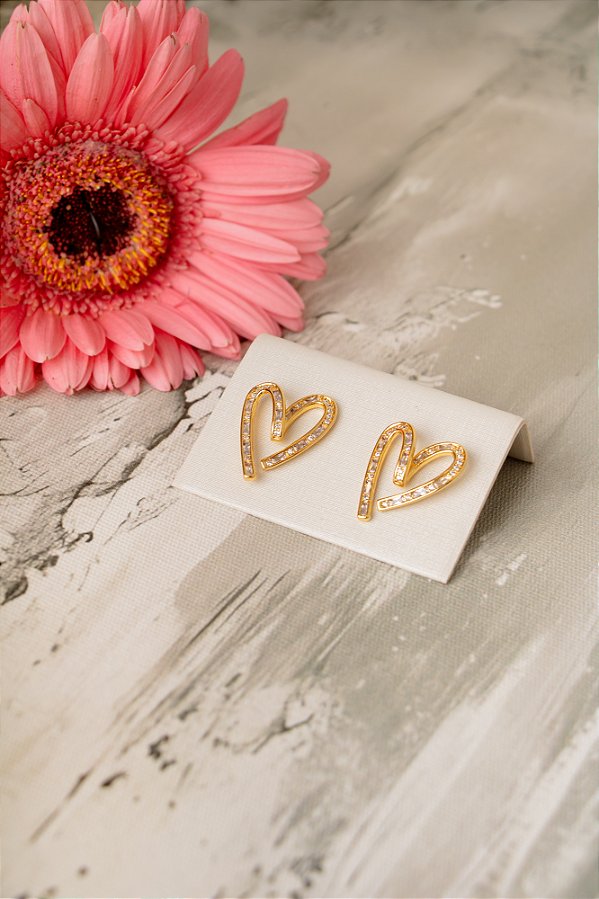 BRINCO CORAÇÃO VAZADO CRAVEJADO