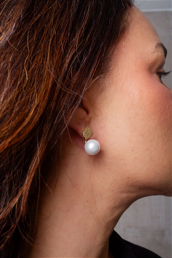 BRINCO PÉROLA COM TREVO ZIRCÔNIA